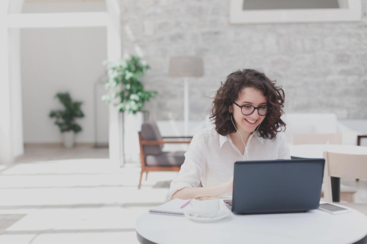 Professionelle Arbeitsumgebung mit Forschungsmaterialien